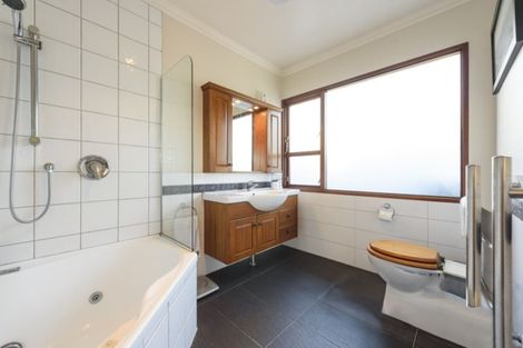 Photo of property in 117 Seaview Road, Paraparaumu Beach, Paraparaumu, 5032