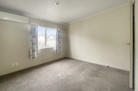 Photo of property in 16 Black Rock Road, Newlands, Wellington, 6037