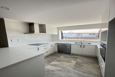 Photo of property in 12 Leven Lane, Totara Heights, Auckland, 2105