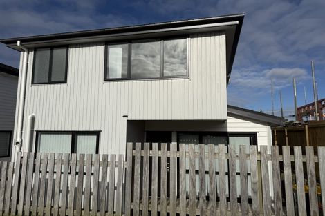 Photo of property in 127 Oreil Avenue, West Harbour, Auckland, 0618