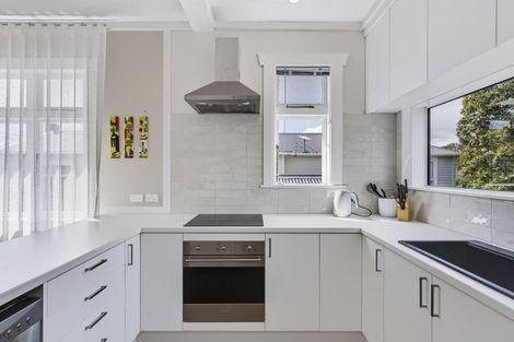 Photo of property in 22 Ngaio Street, Strandon, New Plymouth, 4312
