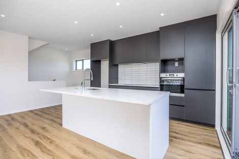 Photo of property in 1/94 Target Road, Totara Vale, Auckland, 0629