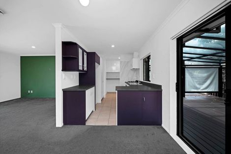 Photo of property in 69a Awaroa Road, Sunnyvale, Auckland, 0612