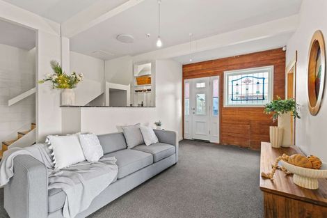 Photo of property in 53 Anzac Parade, Durie Hill, Whanganui, 4500