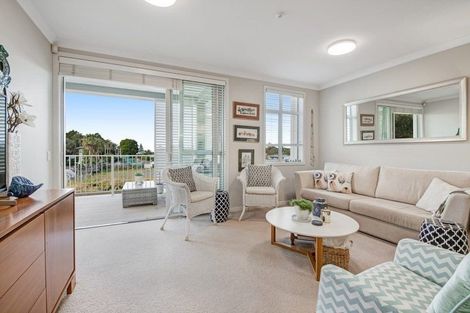 Photo of property in 10 Rewa Rewa Lane, Orewa, 0931