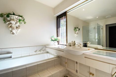 Photo of property in 18 Burford Place, Mellons Bay, Auckland, 2014