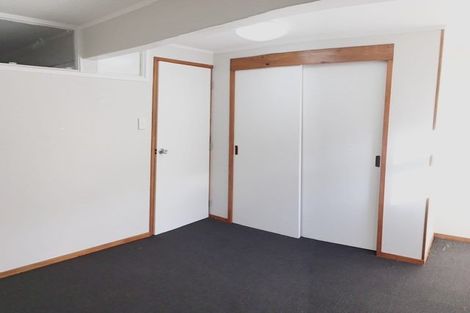 Photo of property in 6 Peach Road, Glenfield, Auckland, 0629