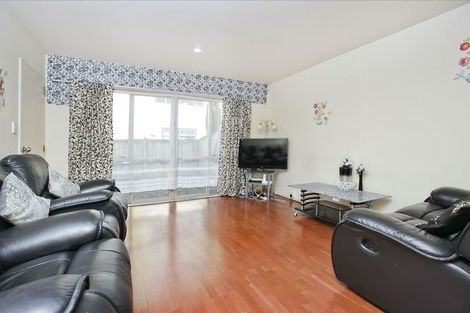 Photo of property in Emery Gardens, 5/4 Ambrico Place, New Lynn, Auckland, 0600