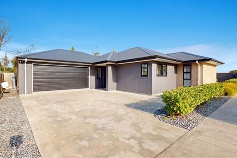 Photo of property in 166 Bridge Street, Bulls, 4818
