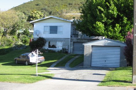 Photo of property in 18 Canterbury Street, Picton, 7220
