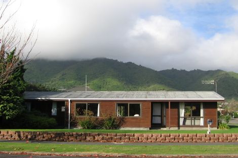 Photo of property in 21 Awanui Drive, Waikanae, 5036