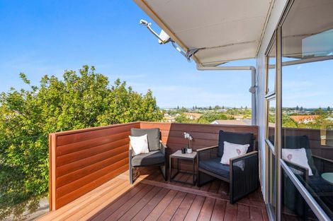 Photo of property in 8a Orewa Heights Crescent, Orewa, 0931
