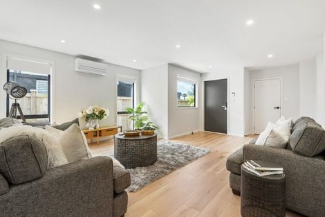 Photo of property in 43 Knights Road, Rothesay Bay, Auckland, 0630