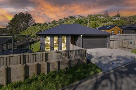 Photo of property in 17 Prestbury Grove, Churton Park, Wellington, 6037