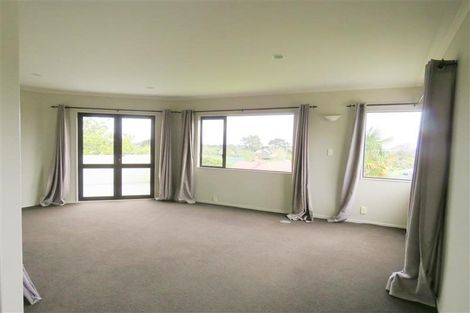 Photo of property in 25 Veale Road, Frankleigh Park, New Plymouth, 4310