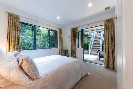Photo of property in 220 Woodlands Park Road, Titirangi, Auckland, 0604