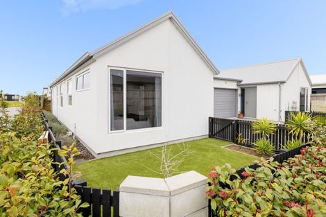 Photo of property in 2 Chain Place, Papamoa, 3118