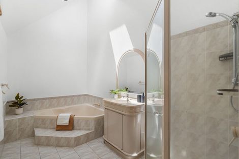 Photo of property in 11 Brockhall Lane, Avonhead, Christchurch, 8042