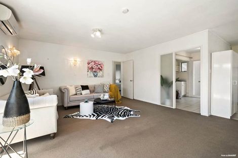 Photo of property in 2/957a Beach Road, Torbay, Auckland, 0630