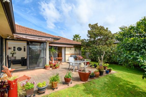 Photo of property in 5 Fairford Avenue, Henderson, Auckland, 0612