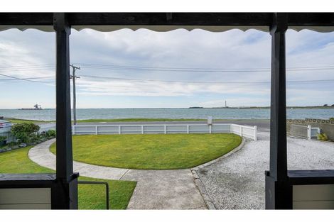Photo of property in 220 Marine Parade, Bluff, 9814