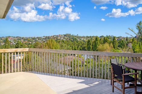 Photo of property in 52 Chelsea View Drive, Chatswood, Auckland, 0626