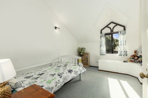 Photo of property in 10 Kakariki Grove, Waikanae, 5036