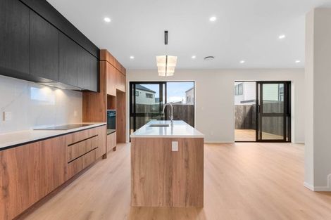 Photo of property in 12 Harbourside Parade, Hobsonville, 0616