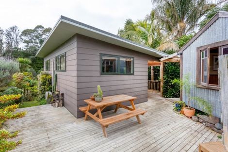 Photo of property in 10 Widdison Place, Whangamata, 3691