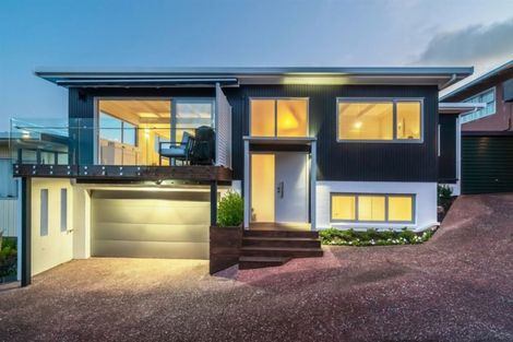 Photo of property in 2/5 Marama Street, Castor Bay, Auckland, 0620