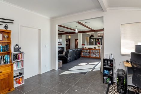 Photo of property in 32 Victoria Street, Carterton, 5713