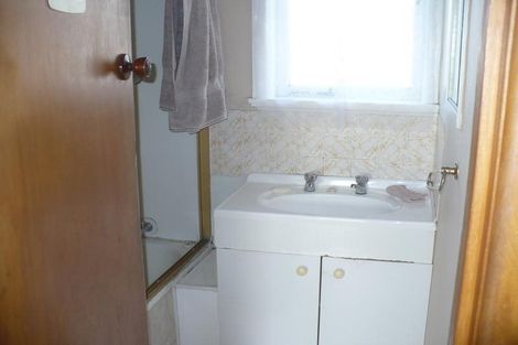 Photo of property in 2 Vera Road, Te Atatu South, Auckland, 0610