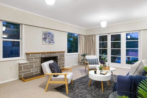 Photo of property in 35 Saint Johns Terrace, Tawa, Wellington, 5028