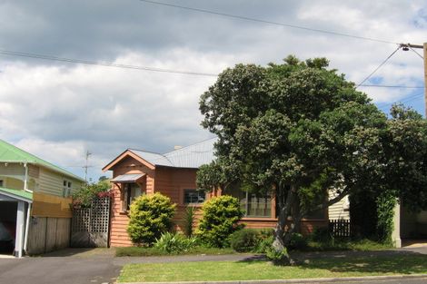 Photo of property in 26 Kiwi Road, Stanley Point, Auckland, 0624