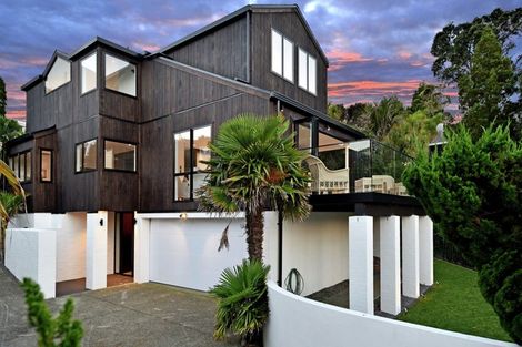 Photo of property in 2/92 Churchill Road, Murrays Bay, Auckland, 0630