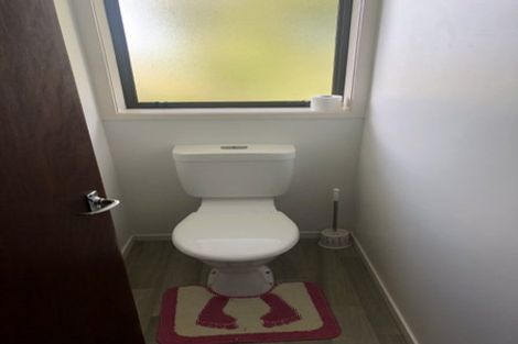 Photo of property in 2/35 Buscomb Avenue, Henderson, Auckland, 0610