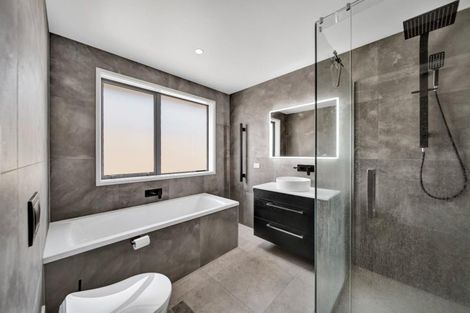 Photo of property in 33 Honeyfield Drive, Whalers Gate, New Plymouth, 4310