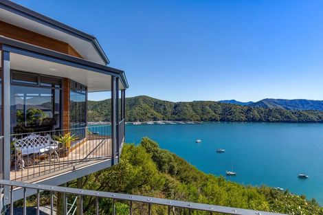 Photo of property in 21 Marina View, Waikawa, Picton, 7281