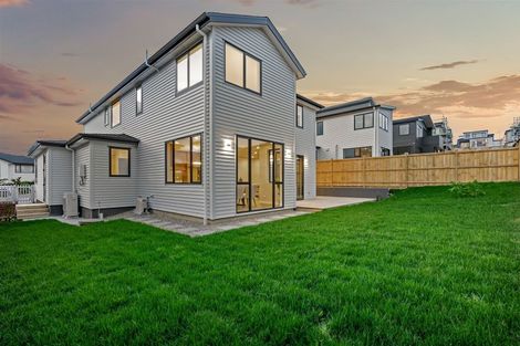 Photo of property in 28 Longshore Drive, Long Bay, Auckland, 0630