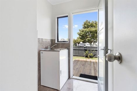 Photo of property in 2/13 John Street, Mangere East, Auckland, 2024