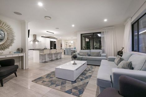 Photo of property in 17 Wautaiti Drive, Riverhead, 0820