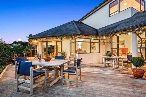 Photo of property in 110 Seaview Road, Glenfield, Auckland, 0629