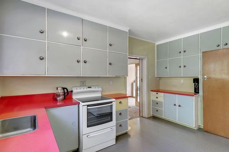 Photo of property in 84 Newlands Road, Newlands, Wellington, 6037