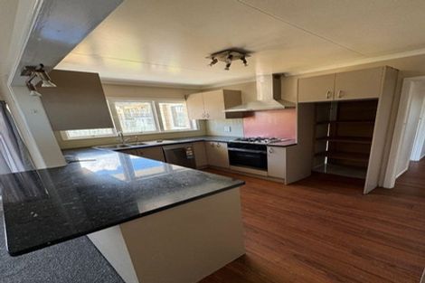 Photo of property in 25 Ellesmere Crescent, Pakuranga Heights, Auckland, 2010