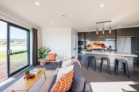 Photo of property in 48 Sardinia Grove, Fitzherbert, Palmerston North, 4410