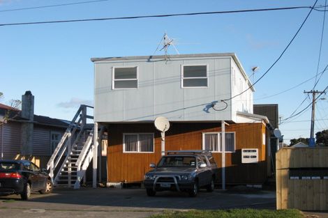 Photo of property in 2/71 Kemp Street, Kilbirnie, Wellington, 6022