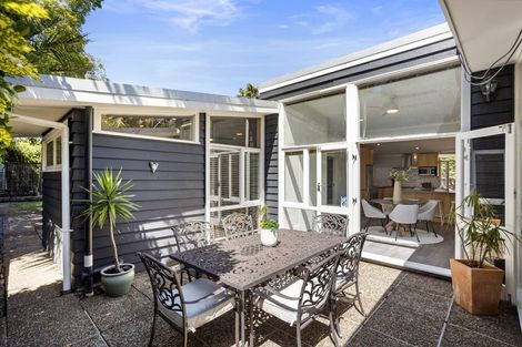 Photo of property in 4 Gladys Avenue, Glenfield, Auckland, 0629