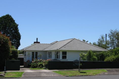 Photo of property in 16 Keats Place, Blockhouse Bay, Auckland, 0600