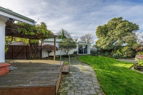 Photo of property in 6 Brookby Crescent, Avonhead, Christchurch, 8042