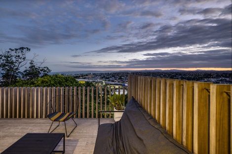 Photo of property in 2 Colenso Avenue, Hospital Hill, Napier, 4110
